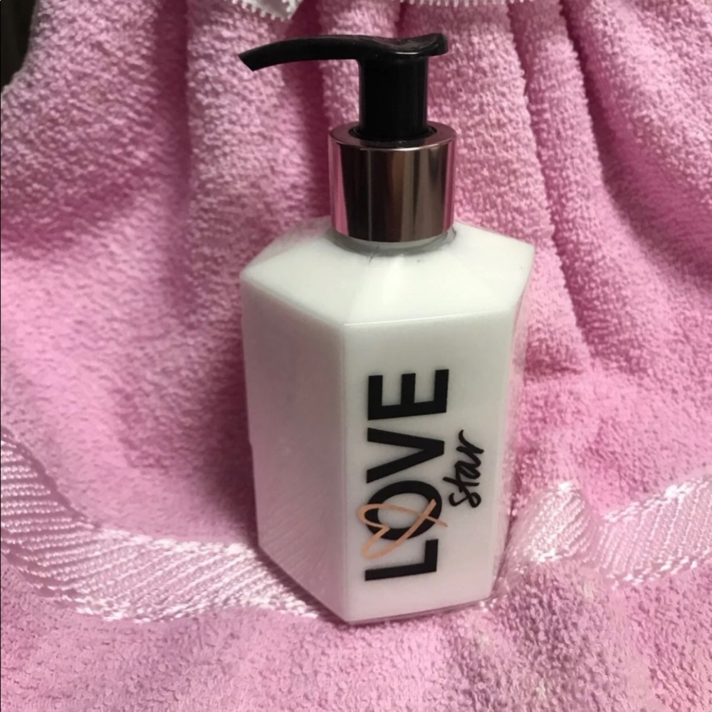 Victoria's Secret Love Star Body Lotion - White and Black